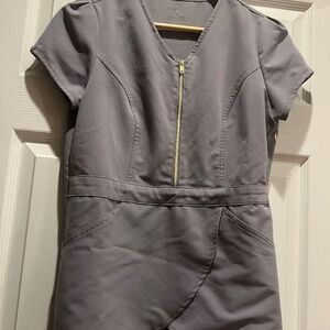 Jaanuu  tulip scrub top  xs